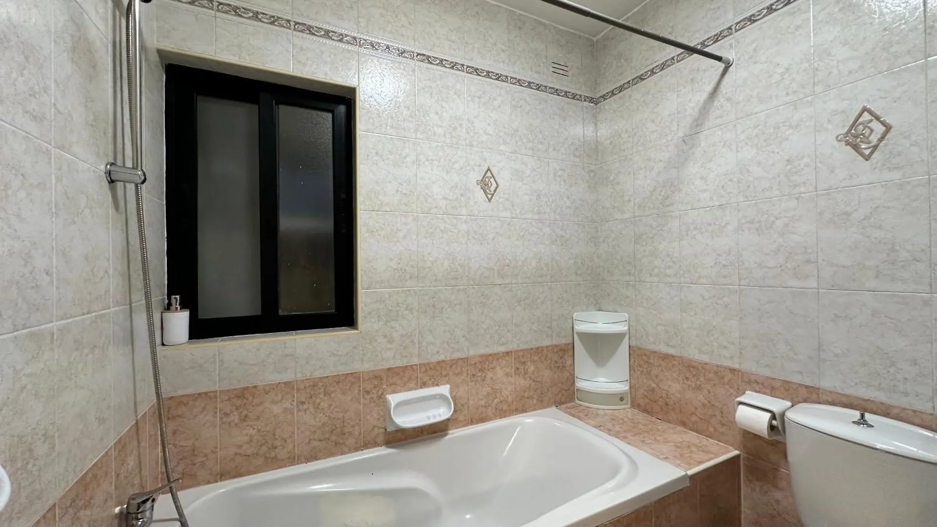 Budget Friendly Apartment In Central Swieqi - 10 Minutes Walk To Paceville & The Beach Saint Julian's